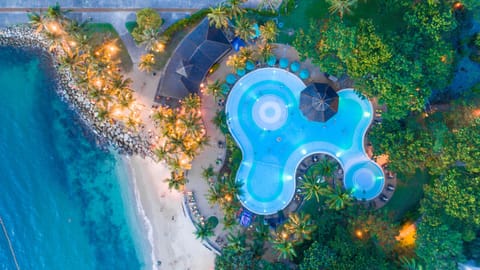 Private beach, white sand, beach umbrellas, beach towels