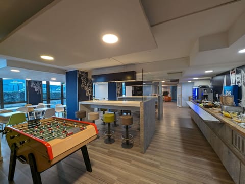 Daily to-go breakfast (EUR 7.20 per person)