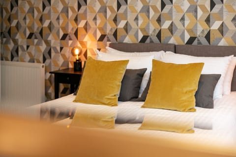 Classic Apartment, 2 Bedrooms, Non Smoking | 2 bedrooms, iron/ironing board, free WiFi, bed sheets