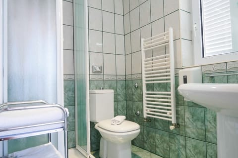 Shower, free toiletries, hair dryer, towels