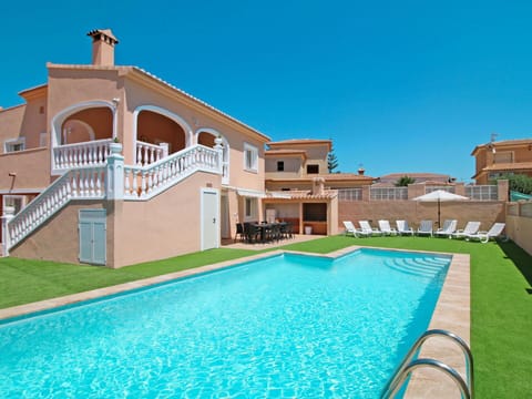 Property, Building, Real Estate, Swimming Pool, House, Estate, Villa, Home, Residential Area, Mansion