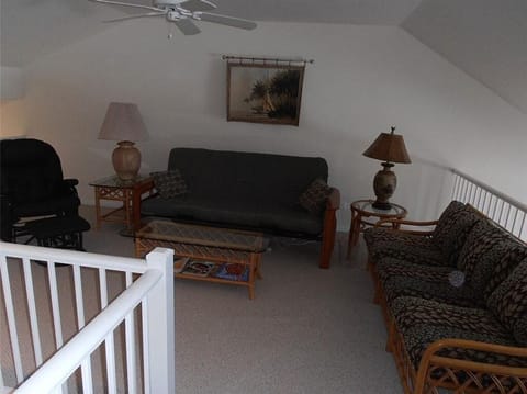 Loft arrangement with futon 