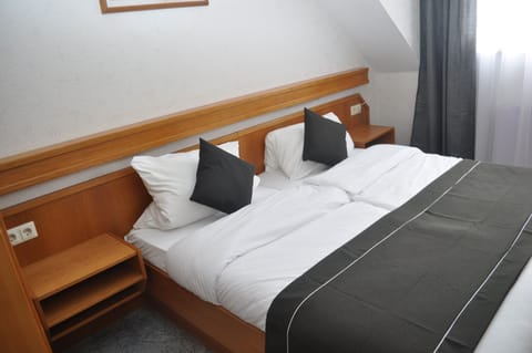 Basic Double Room | Hypo-allergenic bedding, individually decorated, free WiFi