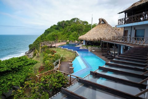 2 outdoor pools