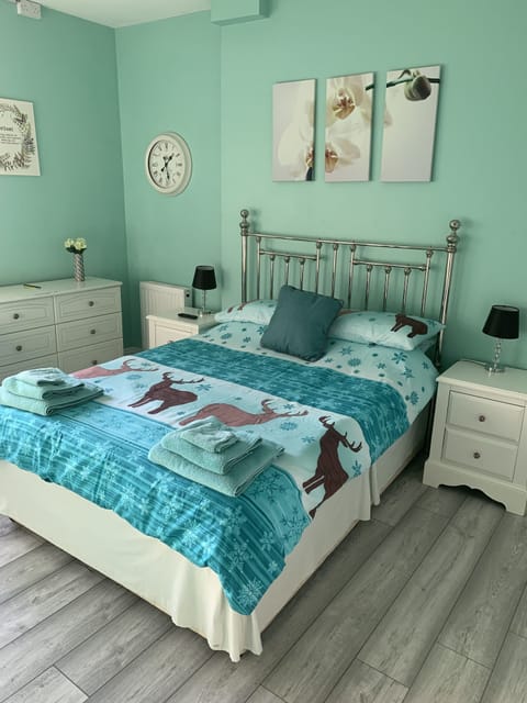 Individually decorated, individually furnished, laptop workspace