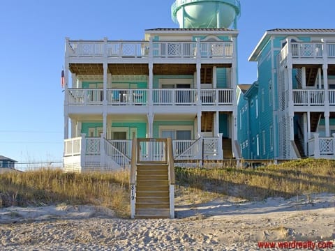 The Snoozer Oceanfront Exterior