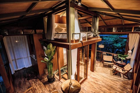 Treehouse Ficus | Minibar, in-room safe, laptop workspace, free WiFi