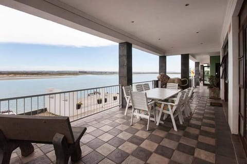 Free daily English breakfast