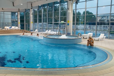 Outdoor pool, pool umbrellas, sun loungers