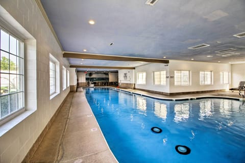 Branson Vacation Rental | 2BR | 2BA | 950 Sq Ft | Step-Free Access