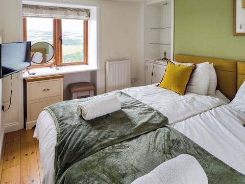 Twin bedroom | Seaview Cottage - The Forge and Seaview Cottage, Grinkle, near Staithes