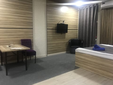 Luxury Double Room | Desk, free WiFi