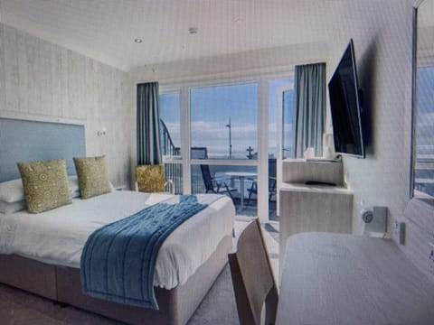 Standard Double Room, Balcony, Sea View | Iron/ironing board, free WiFi