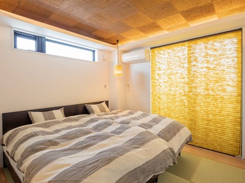 ・ [Superior Twin] One single and one semi-double bed