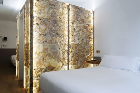 Superior Quadruple Room | 1 bedroom, premium bedding, in-room safe, soundproofing