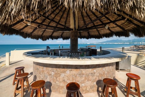 7 bars/lounges, 5 poolside bars, 2 beach bars