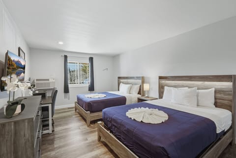 045-102420Riverwalk20Inn