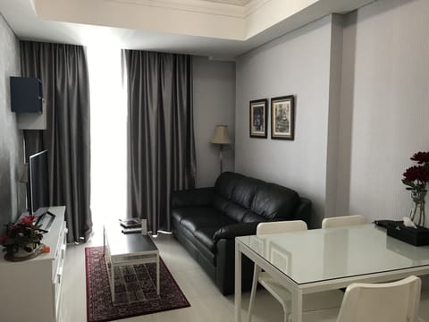 Living room with 48” Smart TV
