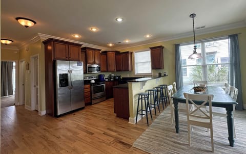 Spacious, Well Equipped Kitchen