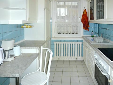 Room, Bathroom, Property, Tile, Floor, Building, Furniture, Home, Interior Design, House