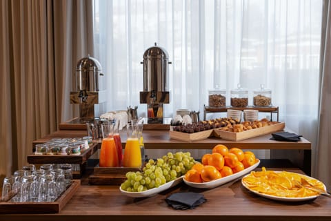 Daily full breakfast (EUR 15.00 per person)