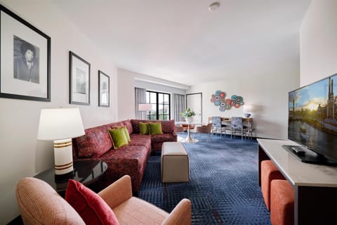 Premium bedding, in-room safe, desk, iron/ironing board