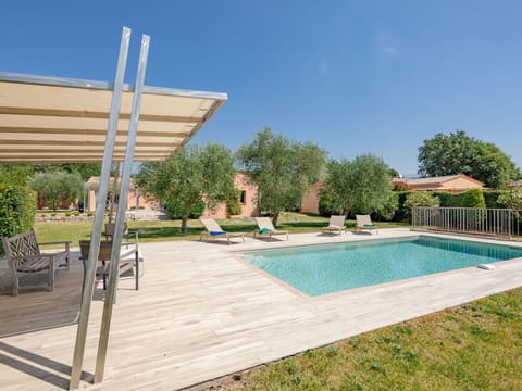 Water, Plant, Sky, Swimming Pool, Tree, Shade, Land Lot, Grass, Leisure, Outdoor Furniture
