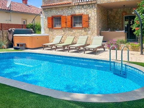 Water, Plant, Property, Building, Window, Swimming Pool, Blue, Azure, Green, Outdoor Furniture