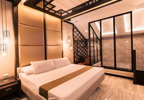 Suite, 1 Queen Bed | Minibar, individually decorated, individually furnished, desk