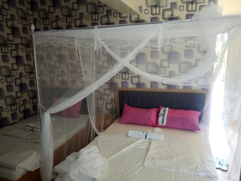 Double Room | Free WiFi, bed sheets