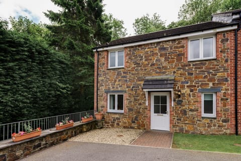 A 4 Bedroom Woodland Cottage