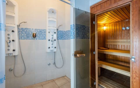 Sauna, hot tub, sports massages, massages