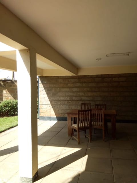 House, 5 Bedrooms | Terrace/patio
