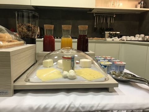 House, 5 Bedrooms, Smoking, Balcony | Private kitchen | Microwave, stovetop, coffee/tea maker, cookware/dishes/utensils