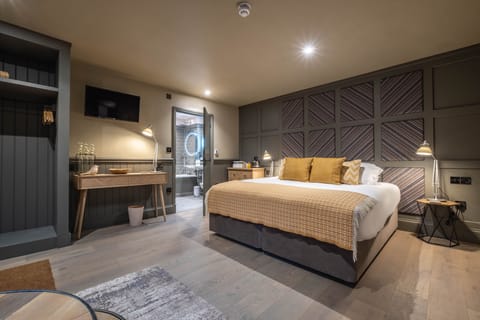 Family Room (Rosehip) | Hypo-allergenic bedding, in-room safe, individually decorated