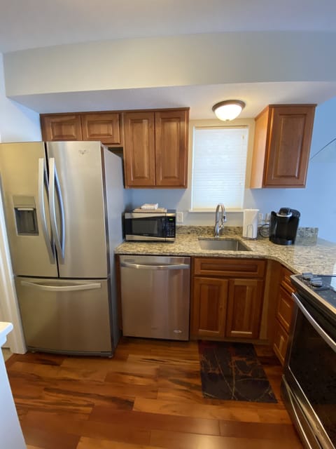 Full kitchen w/ Keurig and other essentials