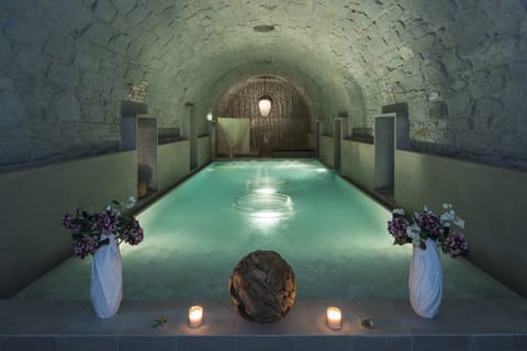Couples treatment rooms, hot tub, steam room, Turkish bath