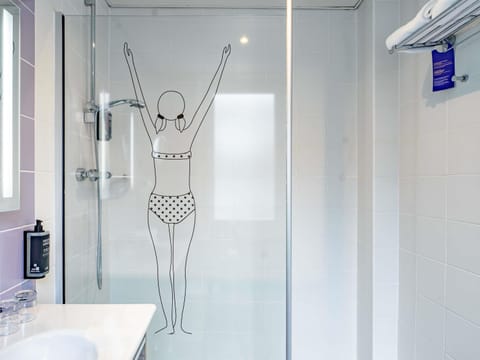 Premium bedding, soundproofing, iron/ironing board