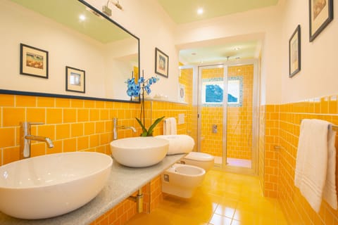 Junior Room, Sea View | Bathroom | Shower, free toiletries, hair dryer, bathrobes