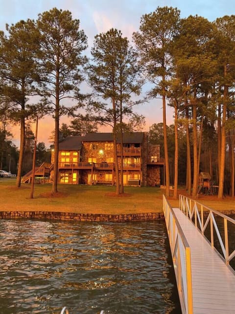 6000 square feet!