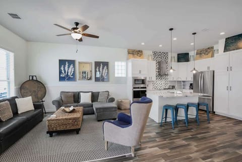 Comfortable living area w/ ample seating, perfect for unwinding after a day out