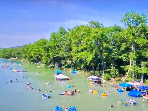 Trails End - Float to your home ~Trails End ~ at Comanche Crossing on the Frio River!