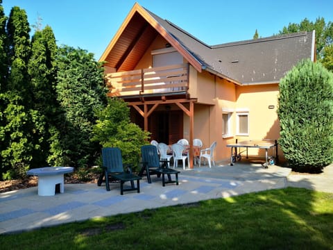 Plant, Property, Sky, Furniture, Tree, Shade, Architecture, Land Lot, Cottage, Grass