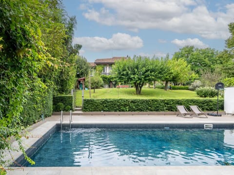 Water, Sky, Plant, Cloud, Natural Landscape, Tree, Swimming Pool, Grass, Leisure, Composite Material