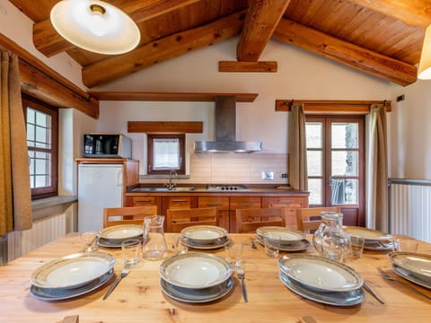 Table, Property, Tableware, Dishware, Window, Wood, Interior Design, Lighting, Building, Plate