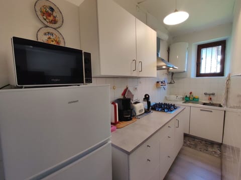 Cabinetry, Window, Countertop, Building, Tap, Sink, Interior Design, Home Appliance, Kitchen Sink