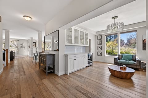 House, 5 Bedrooms | Interior