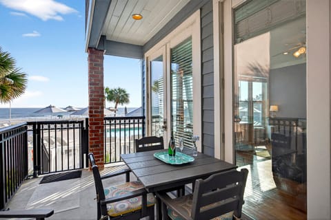 Oceanfront Balcony- Walk right off to the Grand Pavilion Pools!!