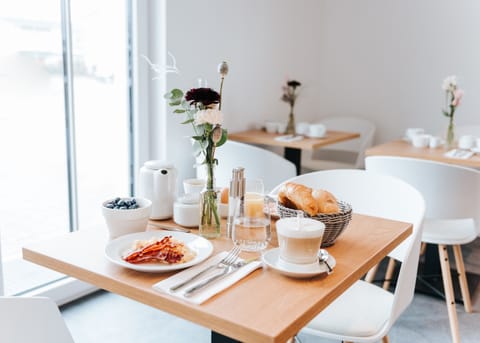 Free daily cooked-to-order breakfast