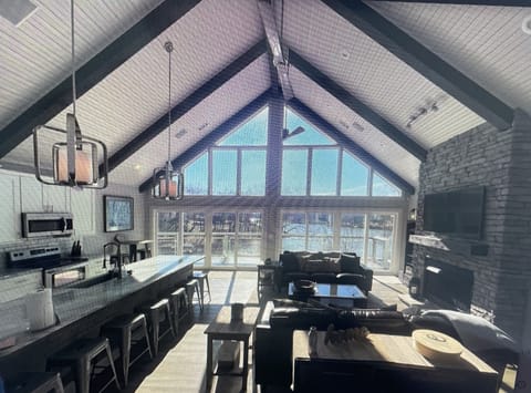 Main Room with Panoramic View of Lake Barkley!